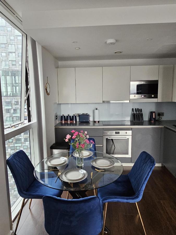 2 Bed Luxurious Apartments Canary Wharf Londýn Exteriér fotografie