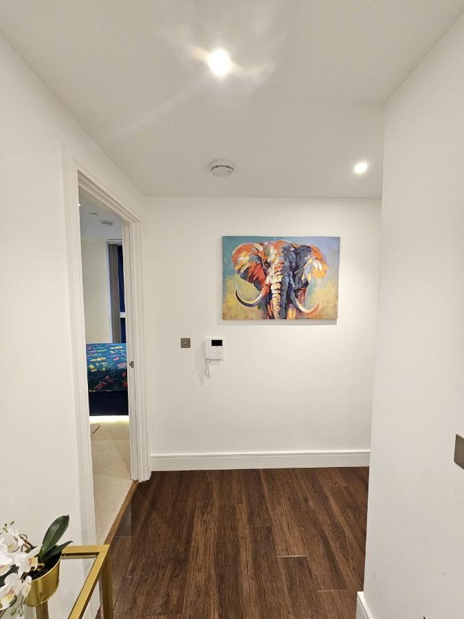 2 Bed Luxurious Apartments Canary Wharf Londýn Exteriér fotografie