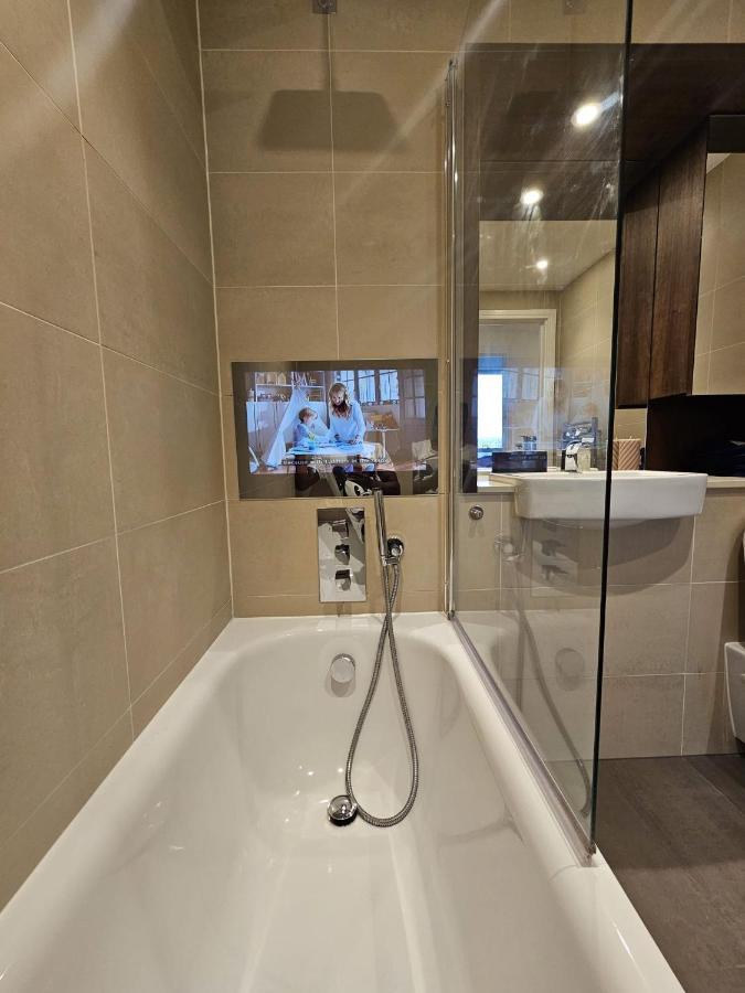 2 Bed Luxurious Apartments Canary Wharf Londýn Exteriér fotografie